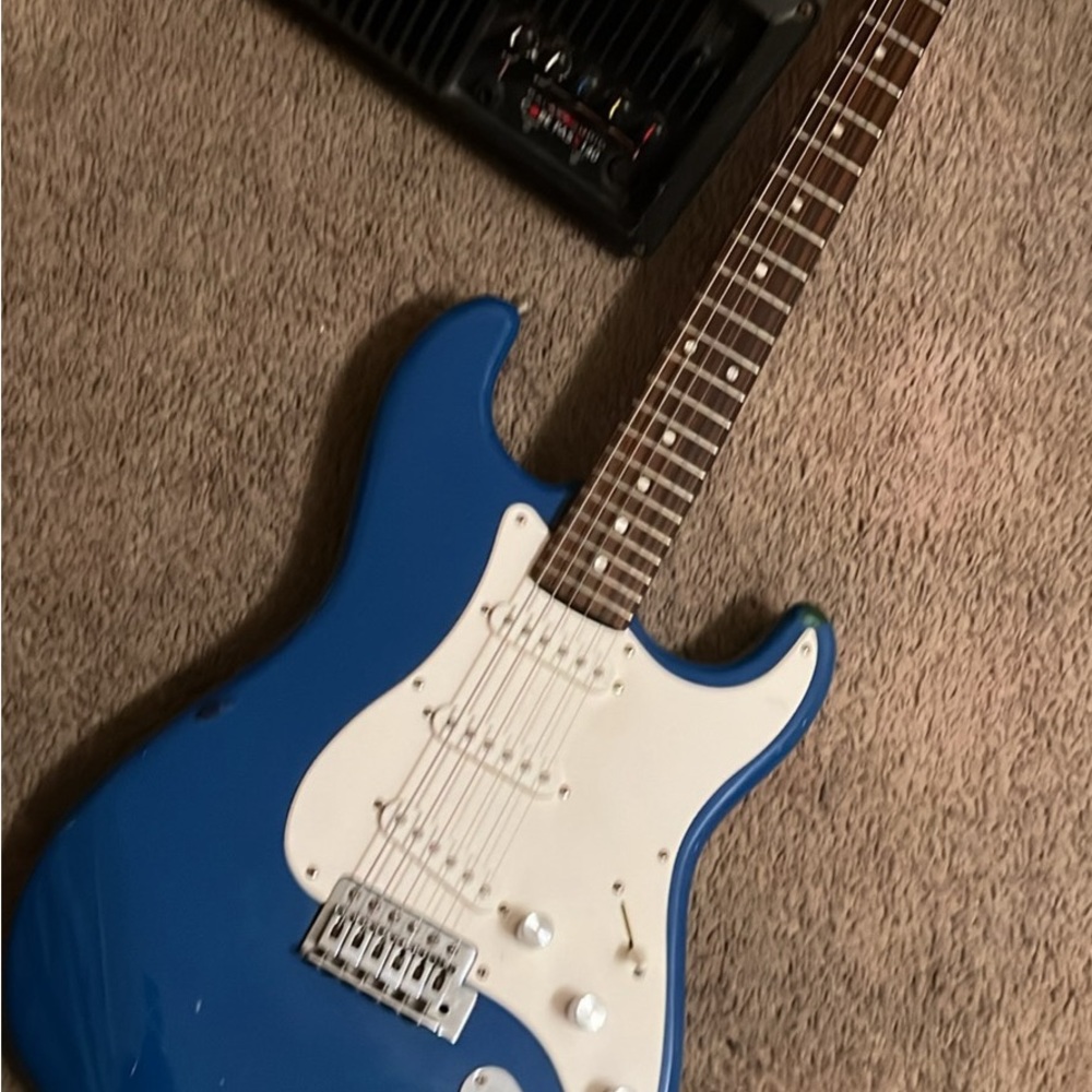 Electric guitar with ampli